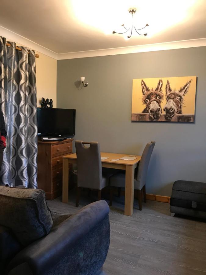 No 5 Newly Refurbished 4 Bedroom House Cononbridge Kültér fotó