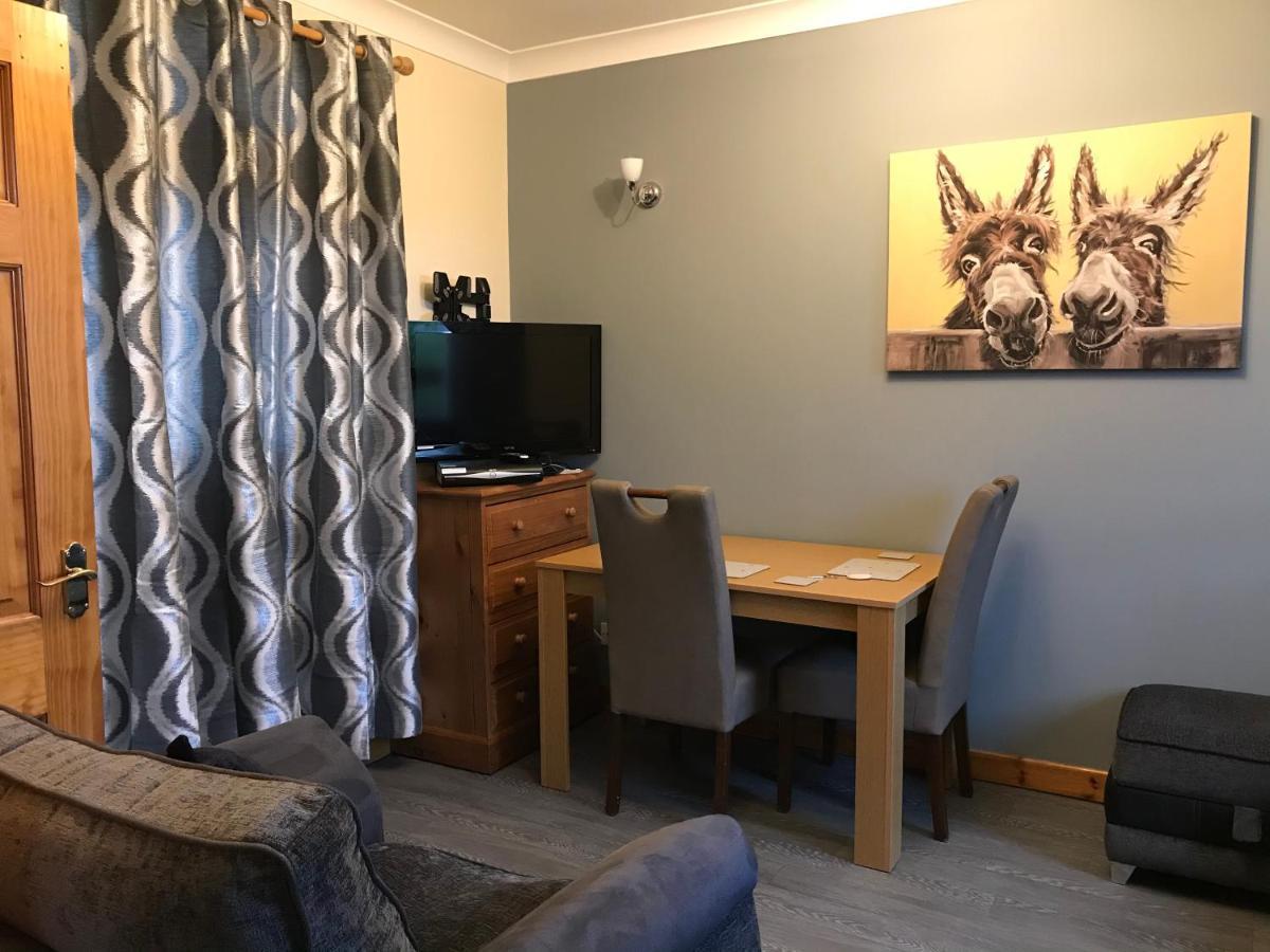 No 5 Newly Refurbished 4 Bedroom House Cononbridge Kültér fotó